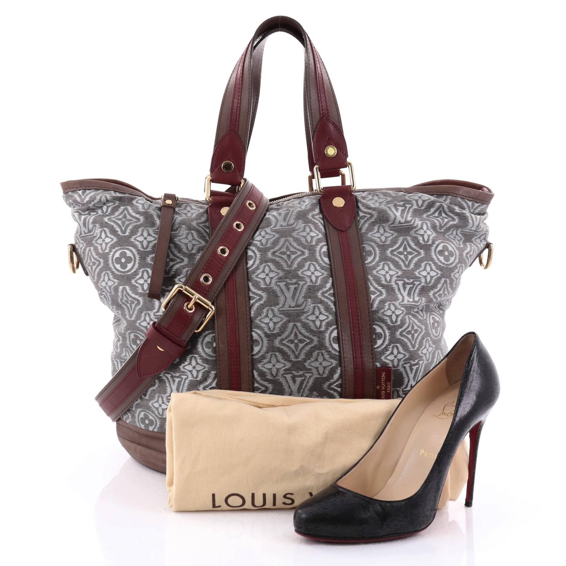 This authentic Louis Vuitton Limited Edition Aviator Handbag Monogram Jacquard from the brand's Pre-Fall 2010 Collection is a collector's piece made for LV lovers. Crafted from gray monogram jacquard with brown and red leather panels and trims, this