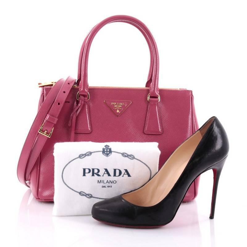 This authentic Prada Double Zip Lux Tote Saffiano Leather Small is the perfect bag to complete any outfit. Crafted from pink saffiano leather, this boxy tote features side snap buttons, raised Prada logo, dual-rolled leather handles and gold-tone