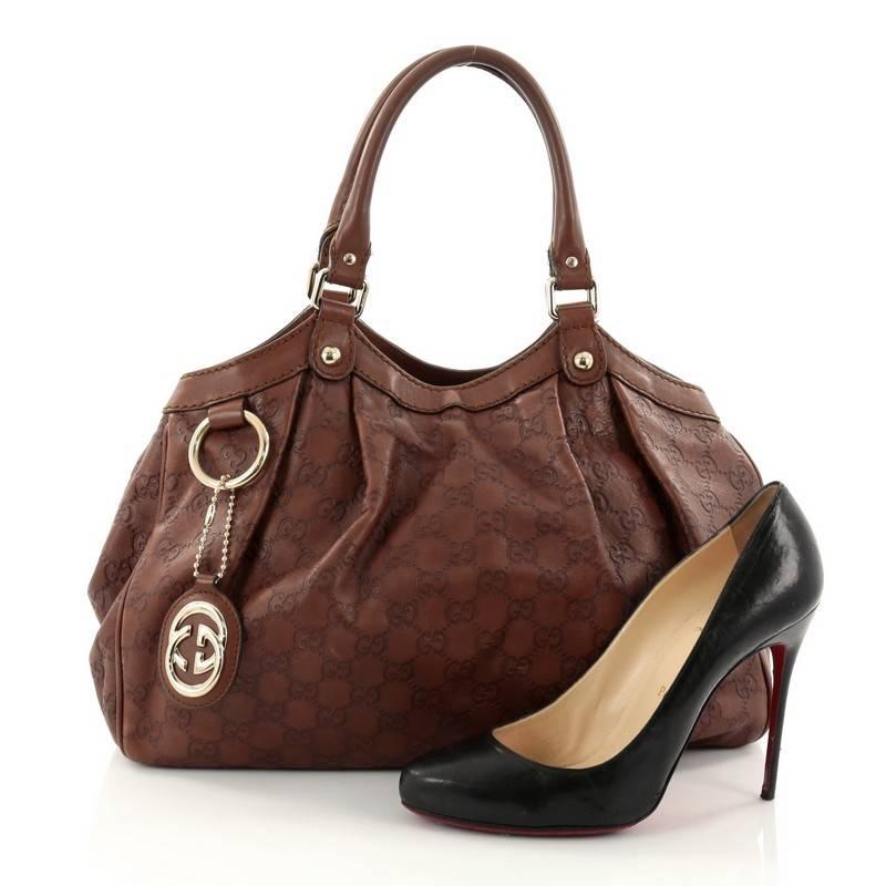 This authentic Gucci Sukey Tote Guccissima Leather Medium is a chic tote ideal for your everyday wear. Crafted from brown guccissima leather, this pleated tote features dual-rolled leather top handles, side snap buttons, and gold-tone hardware