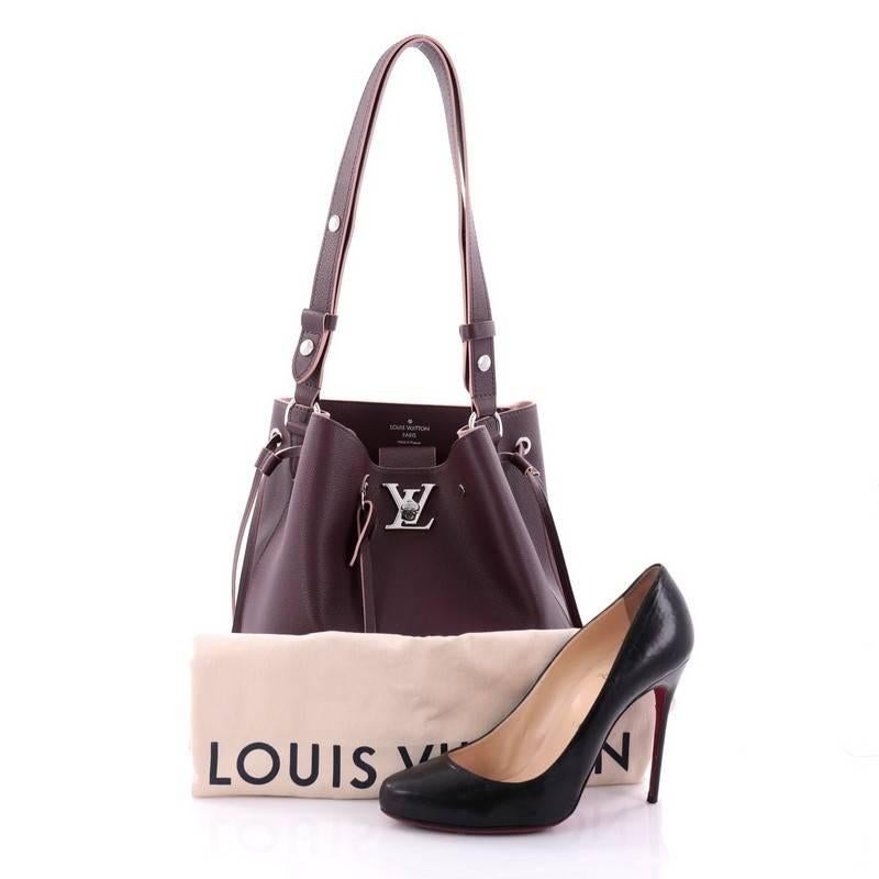 This authentic Louis Vuitton Lockme Bucket Bag Leather is a fashionable and elegant bag that's perfect for your daily excursions. Crafted in purple leather, this bucket bag features an adjustable shoulder strap, LV turn-lock closure, leather thread
