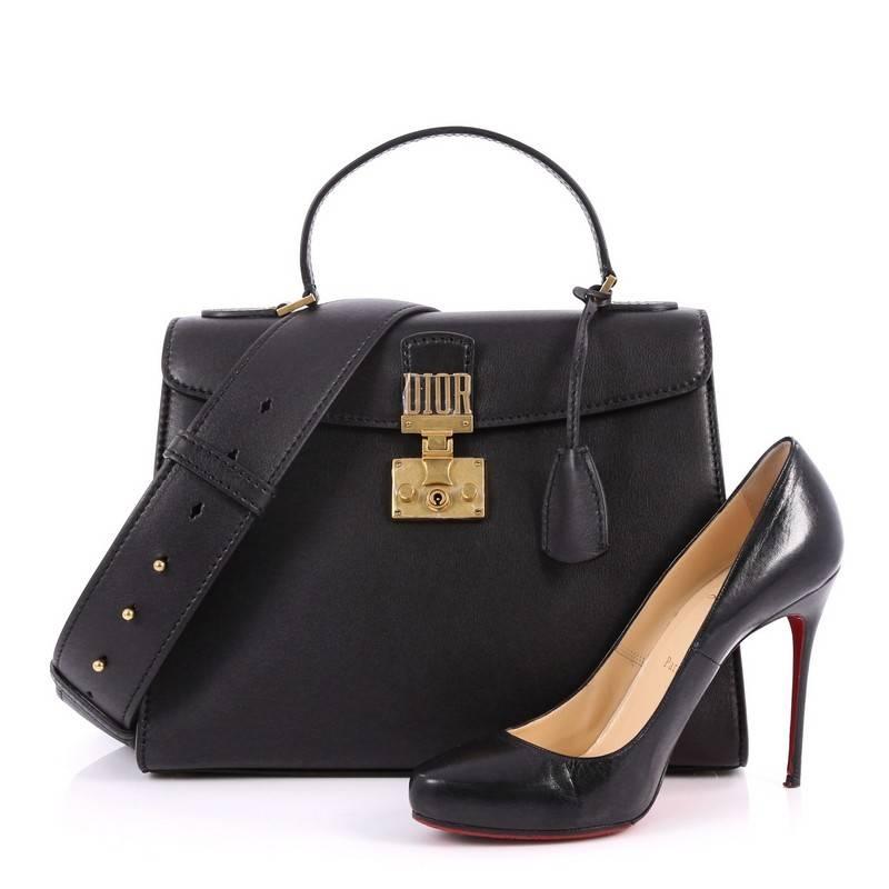 This authentic Christian Dior Dioraddict Top Handle Bag Leather Medium is a chic and stylish bag from the brand's Pre-Fall 2017 Bag Collection. Crafted in black leather, this bag features leather top handle, detachable strap, flap with Christian