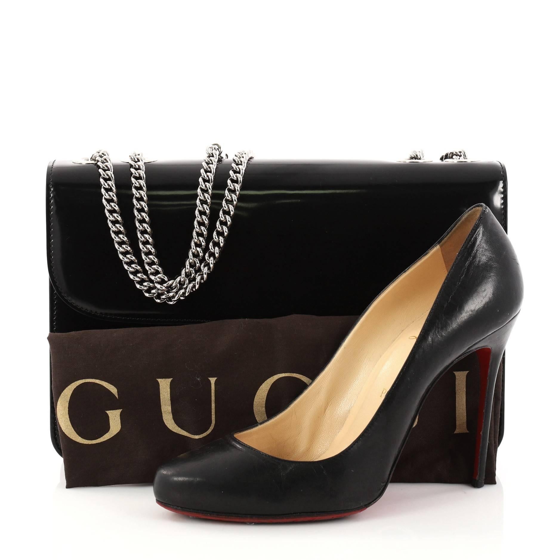 This authentic Gucci Interlocking Shoulder Bag Patent Medium is your perfect companion for day to night. Crafted from black patent leather, this elegant shoulder bag features a chain link shoulder strap, signature Gucci interlocking closure,