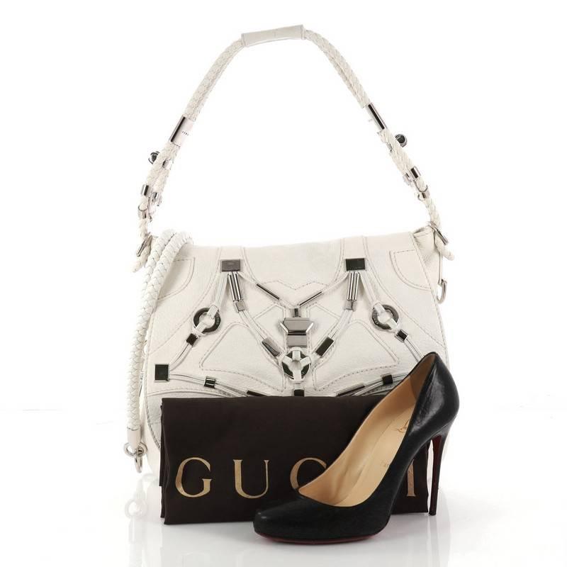 This authentic Gucci Techno Horsebit Convertible Hobo Embellished Leather mixes edgy, futuristic style with a daring design. Crafted in white leather, this avant-garde bag features knotted braided leather handles, silver ornament designs, horsebit
