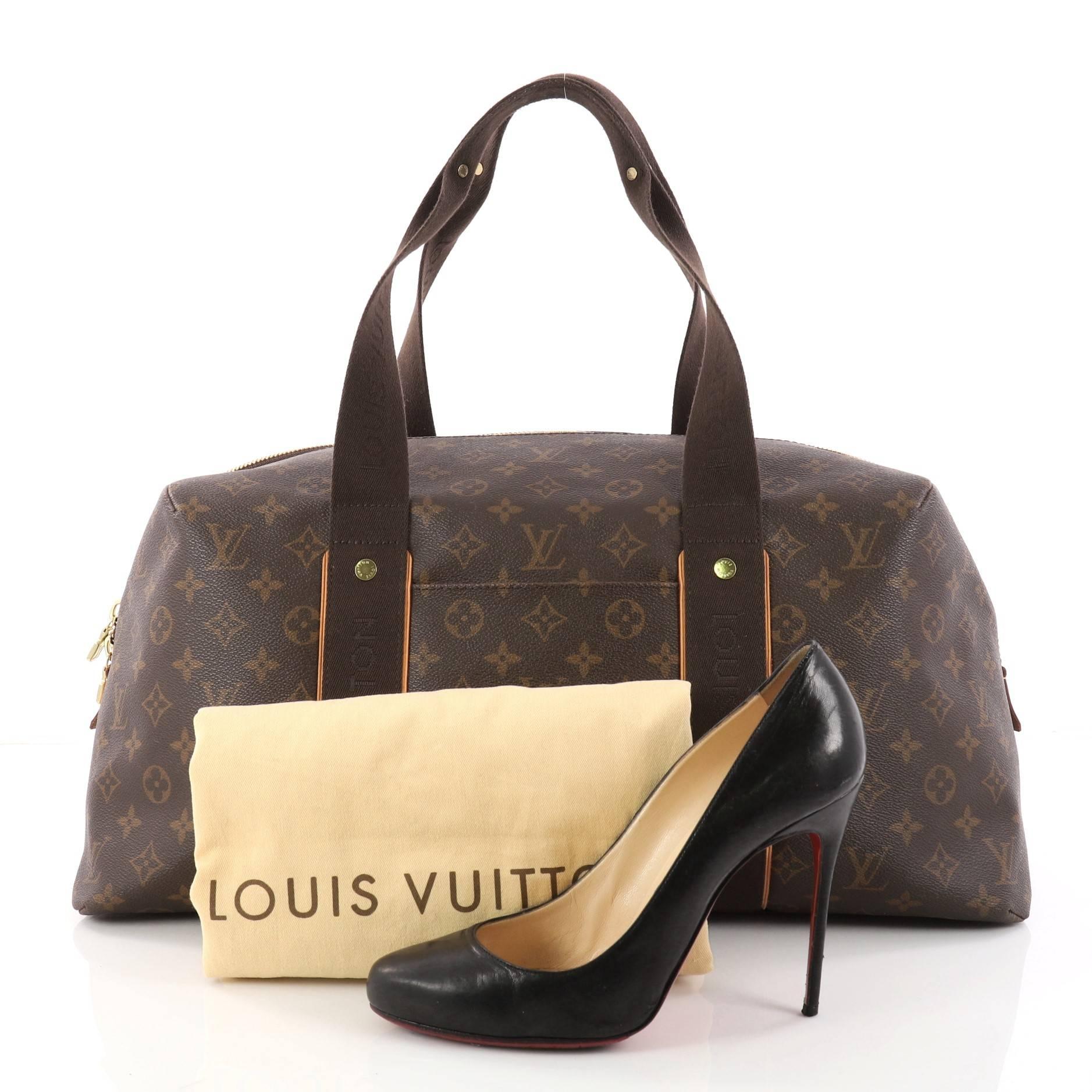 This authentic Louis Vuitton Beaubourg Weekender Bag Monogram Canvas MM is the perfect purchase for a weekend trip, and can be effortlessly paired with any outfit from casual to formal. Crafted with classic Louis Vuitton monogram canvas, this