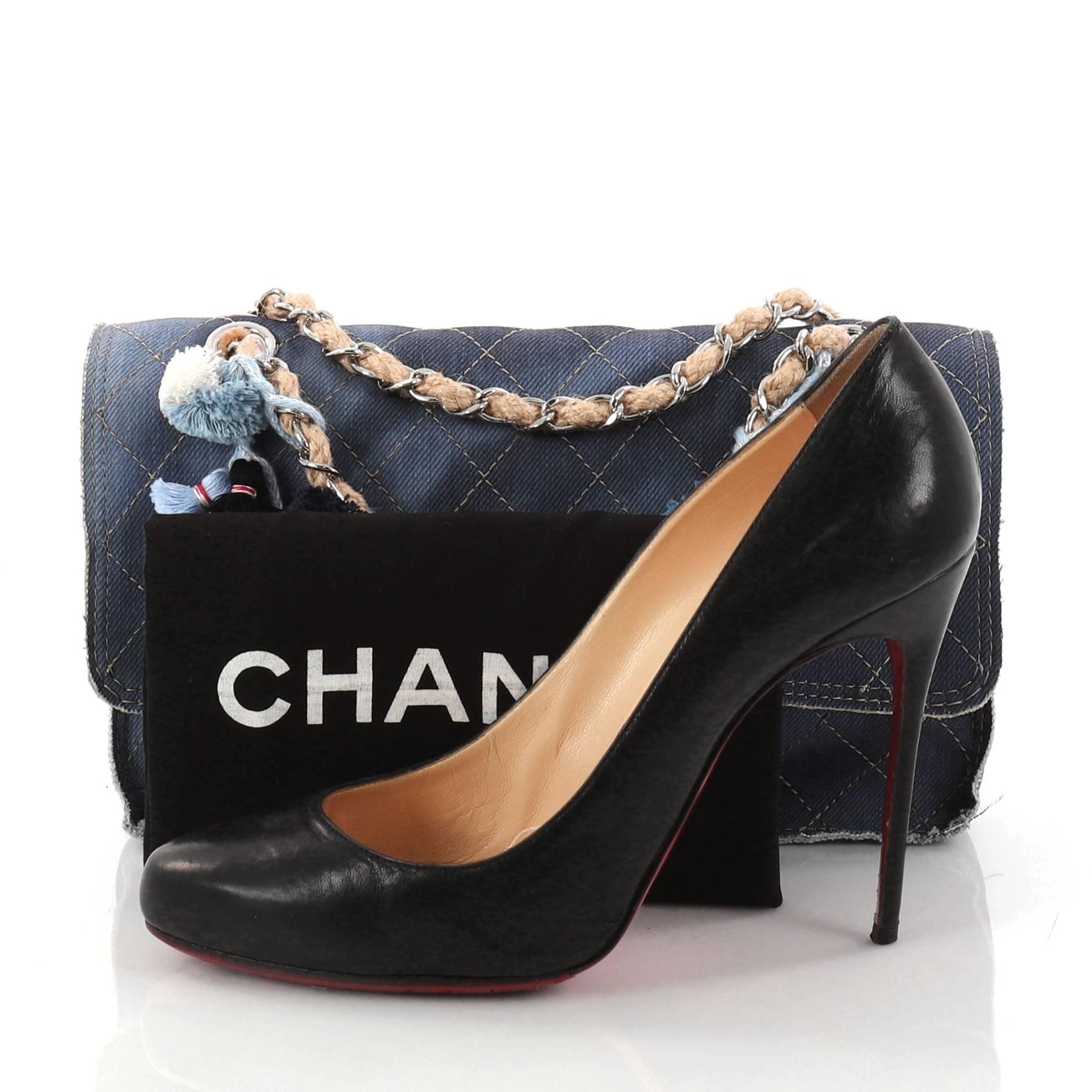 This authentic Chanel Limited Edition Pom Pom Flap Bag Printed Denim Jumbo presented in the brand's 2015 Dubai Cruise Collection showcases the brand's most impeccable, avant-garde design made for Chanel lovers. Crafted in quilted blue printed denim,
