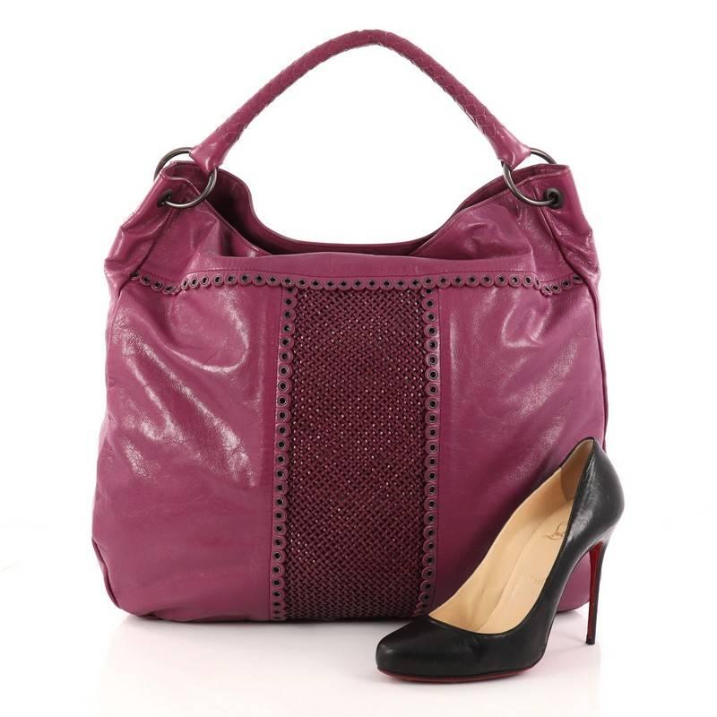 This authentic Bottega Veneta Hobo Leather with Grommet Detail Large is a timelessly elegant hobo made for everyday use. Crafted in purple leather with grommet detail, this no-fuss bucket hobo features a rolled looped strap and brunito- finished