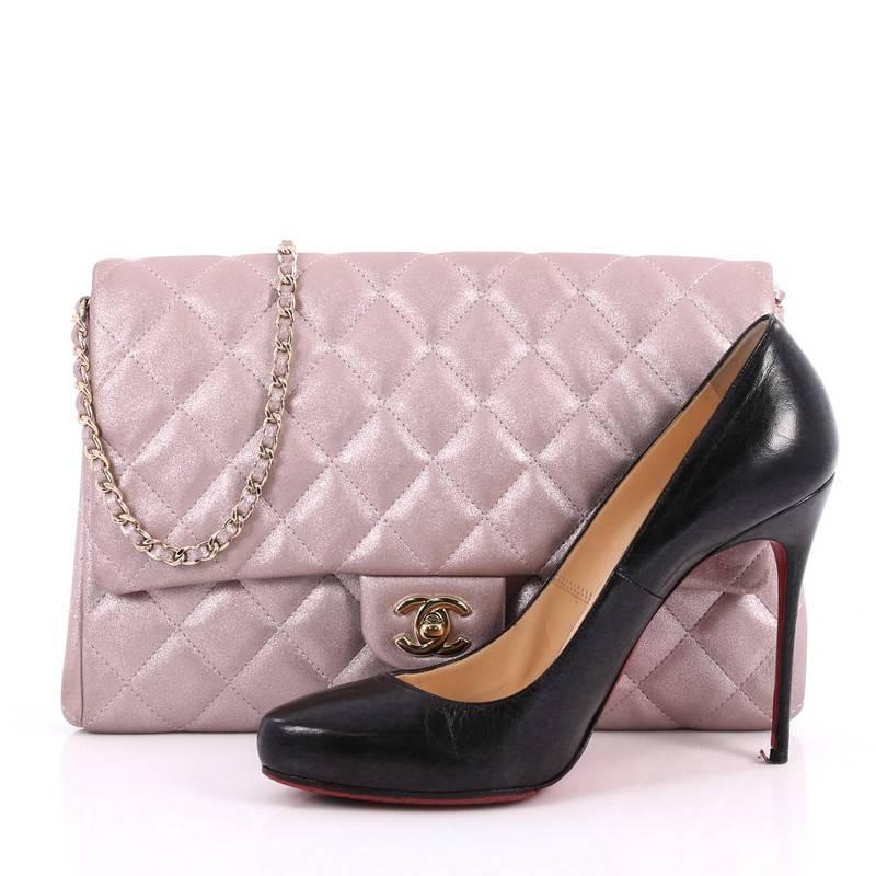 This authentic Chanel Clutch with Chain Quilted Pearlescent Calfskin is an elegant accessory that adds a touch of glamour to any look. Crafted from pink pearlescent calfskin, this clutch features Chanel's signature diamond quilting, exterior back