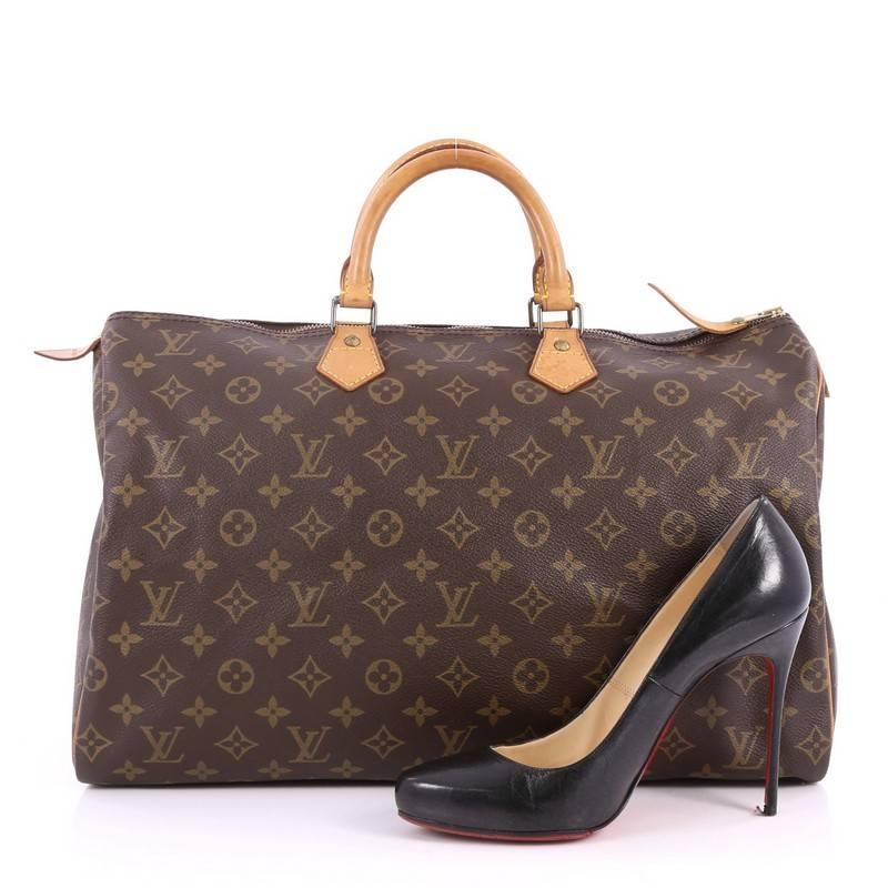 This authentic Louis Vuitton Speedy Handbag Monogram Canvas 40 is spacious and light, making it ideal to use every day. Constructed in Louis Vuitton's classic brown monogram coated canvas, this iconic Speedy features dual-rolled leather handles,