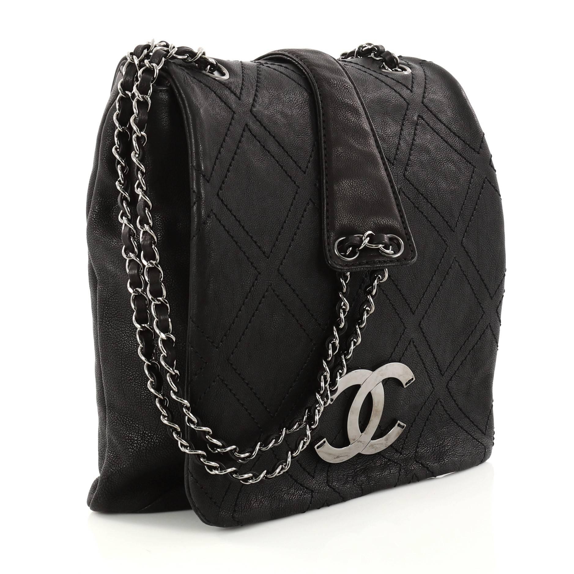 Black Chanel Diamond Stitch Messenger Quilted Calfskin Medium