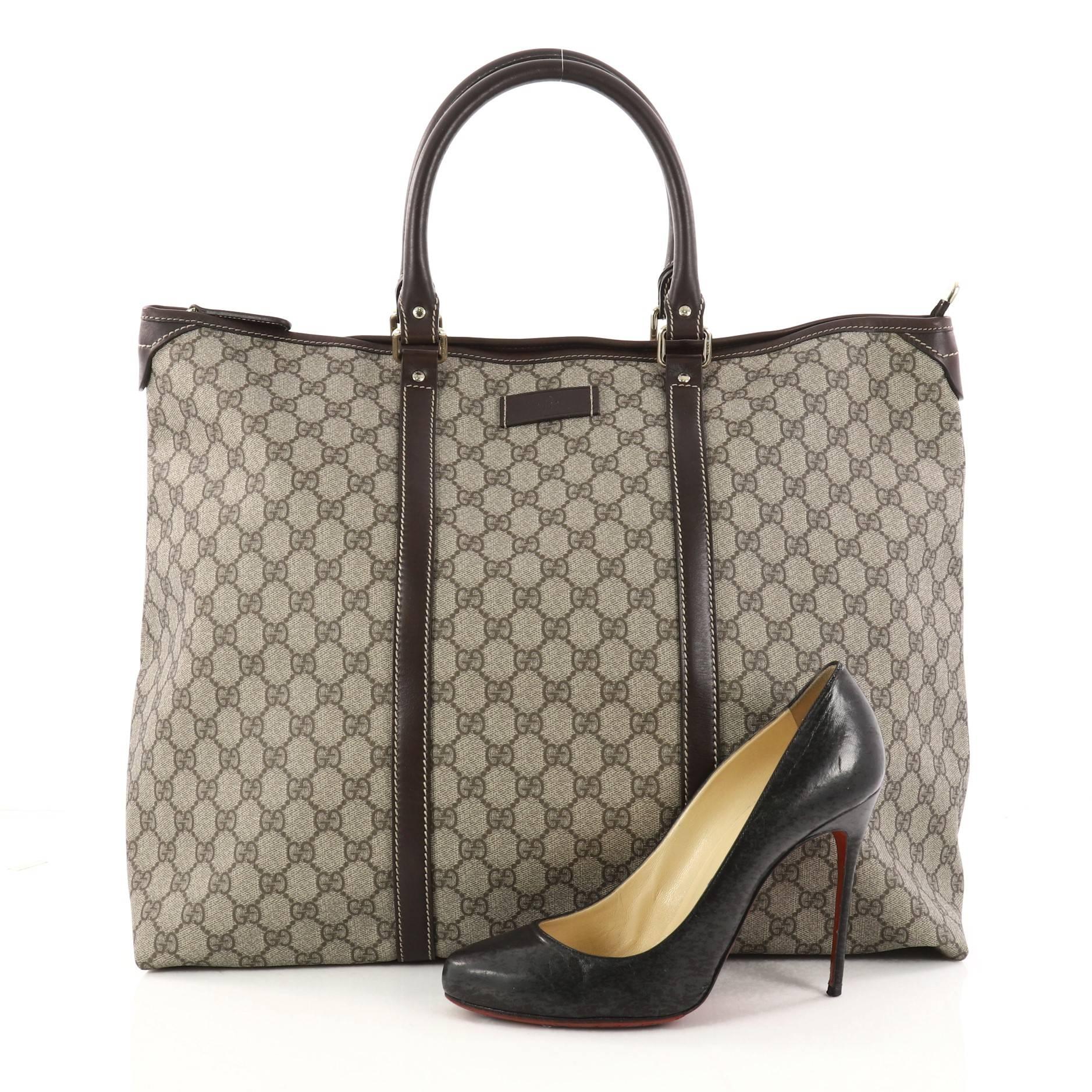 This authentic Gucci Joy Zip Top Tote GG Coated Canvas Medium is a stylish and easy-to-carry accessory for the modern traveler. Crafted in taupe GG coated canvas, this easy-to-carry tote features dual-rolled handles and goldr-tone hardware accents.