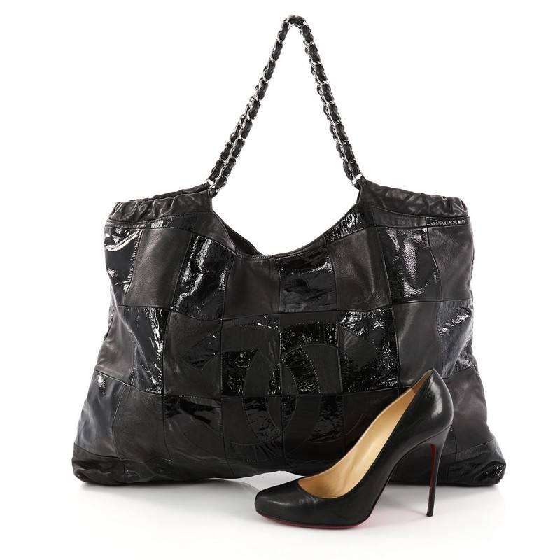 This authentic Chanel Brooklyn Tote Leather Patchwork Large is sophisticated in design perfect for everyday use. Crafted in alternating patches of black smooth leather and patent leather, this eye-catching roomy tote features woven-in leather chain