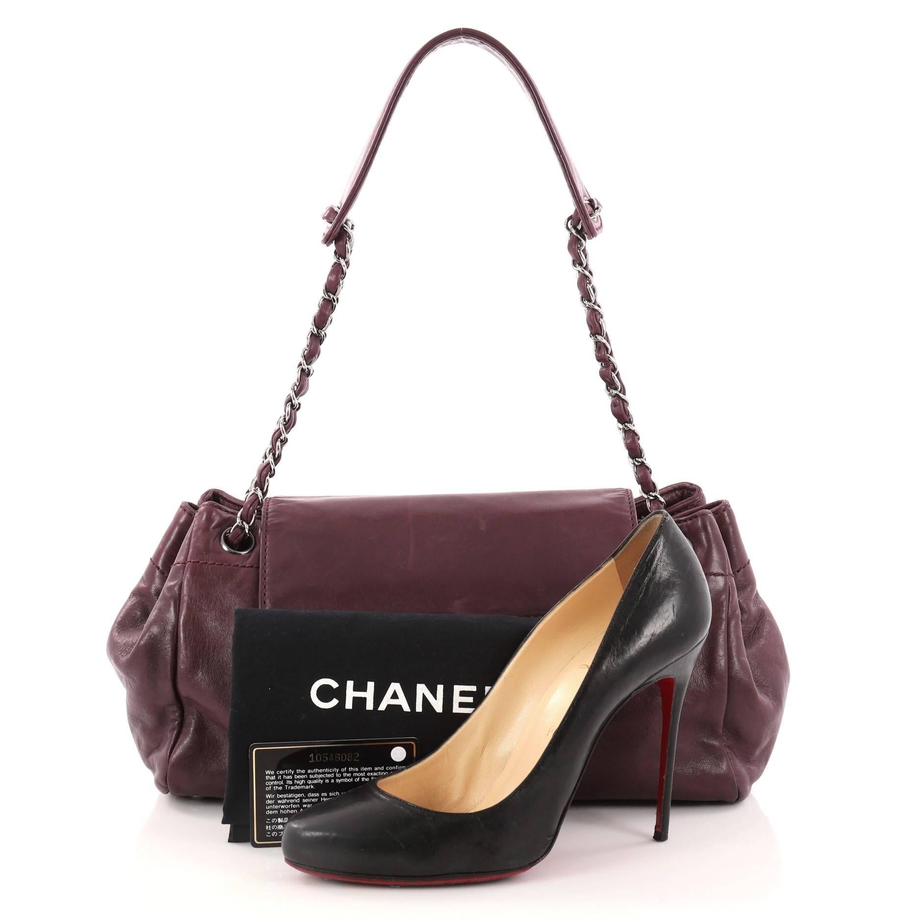 This authentic Chanel Lax Accordion Flap Bag Leather Medium is ideal for everyday escapades. Crafted from purple leather, this gorgeous shoulder bag features woven-in leather chain straps with leather pad that cinches the exterior side pockets,