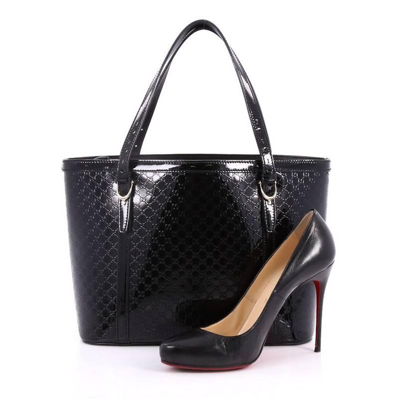 This authentic Gucci Nice Tote Patent Microguccissima Leather Small is stylish in design perfect for modern fashionistas. Crafted in black patent microguccissima leather, this elegant tote from the brand's recent Nice collection features dual