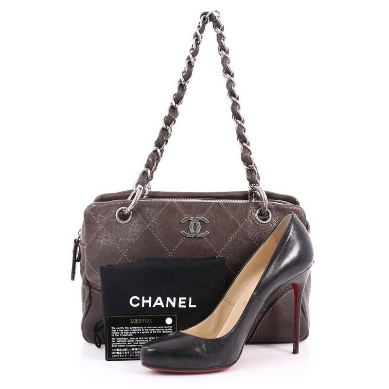 This authentic Chanel Outdoor Ligne Tote Quilted Caviar Medium is an excellent tote ideal for both day or evening use. Crafted in taupe quilted caviar leather, this gorgeous bag features dual woven-in leather chain straps, aged silver-tone CC logo