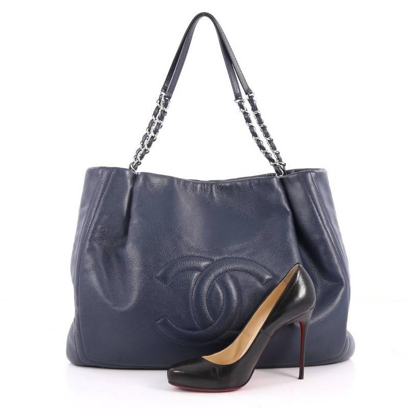 This authentic Chanel Timeless Chain Tote Caviar Large is perfect for everyday use with a classic yet luxurious style. Crafted in dark blue caviar leather, this timeless tote features ruched silhouette, woven-in leather chain straps with leather