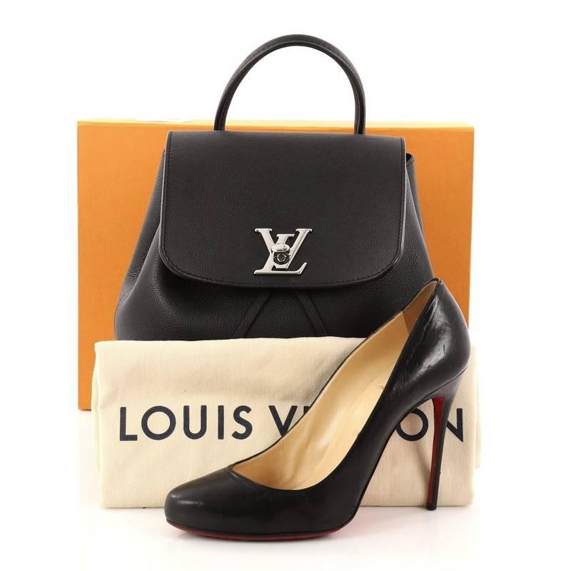 This authentic Louis Vuitton Lockme Backpack Leather is a youthful daily companion for active fashionista. Crafted in black leather, this chic backpack features a leather top handle, adjustable should straps, LV logo turn lock and silver-tone
