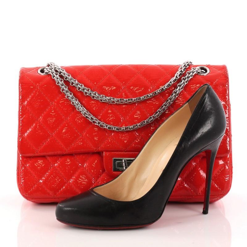 This authentic Chanel Reissue 2.55 Handbag Quilted Crinkled Patent 225 is an elegant and timeless piece to add to any collection. Crafted from red orange crinkled patent leather, this stand-out flap features iconic Chanel reissue chain link strap,