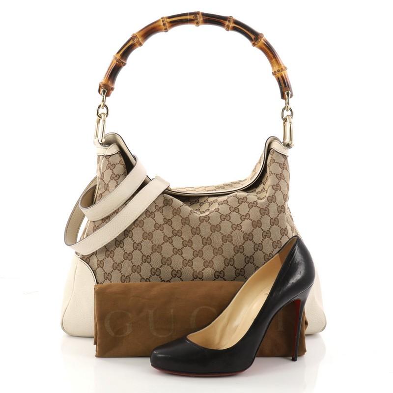 This authentic Gucci Diana Bamboo Shoulder Bag GG Canvas Medium is classic and sophisticated in design perfect for casual looks. Crafted in brown GG monogram canvas with off-white leather trims, this shoulder bag features Gucci's signature bamboo