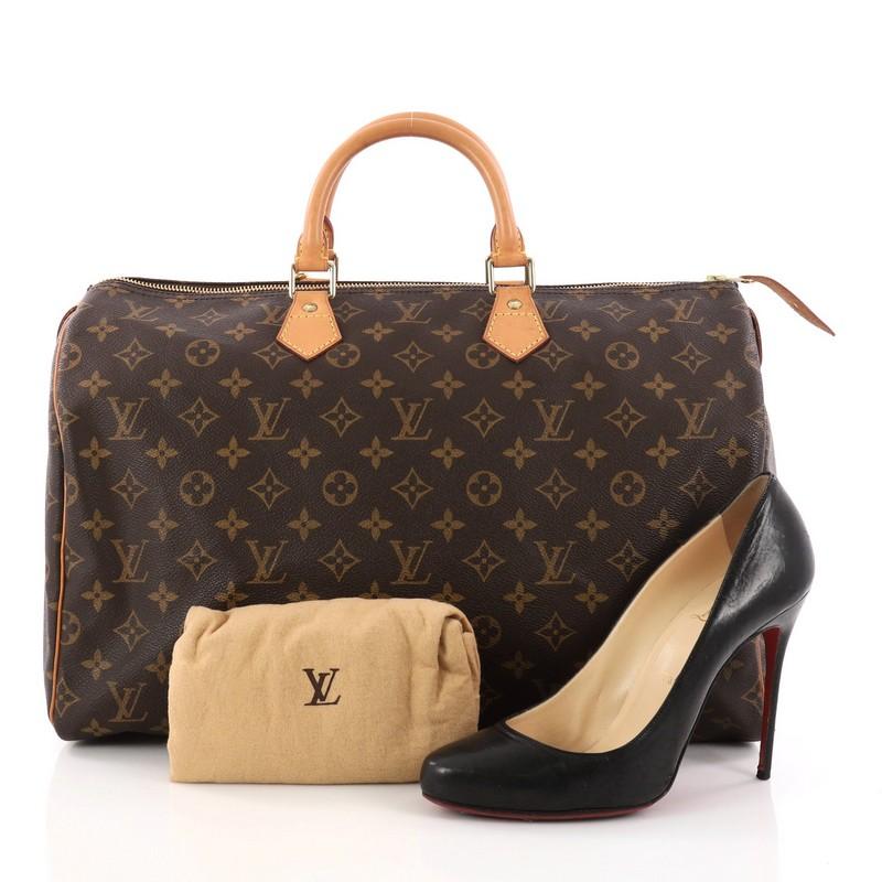 This authentic Louis Vuitton Speedy Handbag Monogram Canvas 40 is spacious and light, making it ideal to use everyday. Constructed in Louis Vuitton's classic brown monogram coated canvas, this iconic Speedy features dual-rolled leather handle,