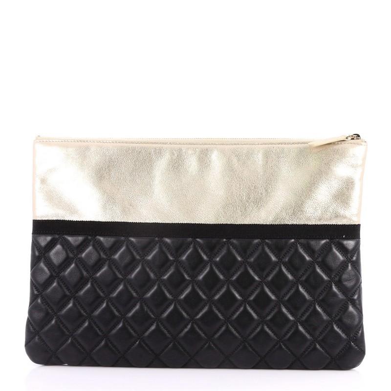 Chanel Pearl O Case Clutch Quilted Lambskin and Calfskin Large In Good Condition In NY, NY