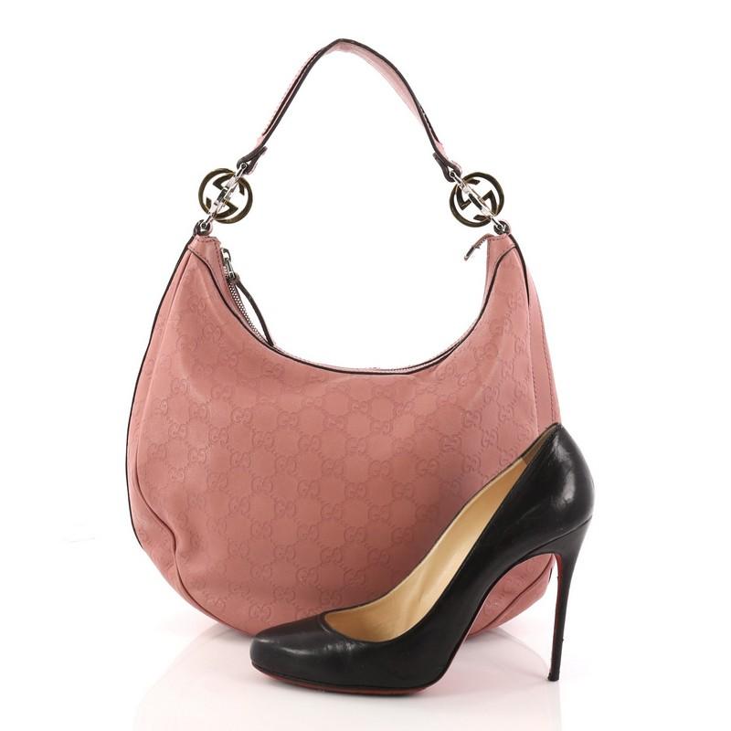 This authentic Gucci Twins Hobo Guccissima Leather Medium is designed with a classic and feminine twist ideal for everyday use. Crafted in light pink guccissima leather, this simple yet luxurious hobo features a single looped leather handle and