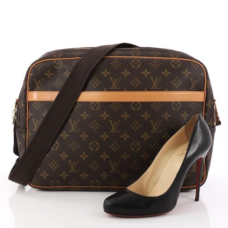 This authentic Louis Vuitton Reporter Bag Monogram Canvas GM is the ideal messenger bag for any fashionista on-the-go. Crafted from brown monogram coated canvas with vachetta leather trims, this functional and stylish bag features adjustable canvas