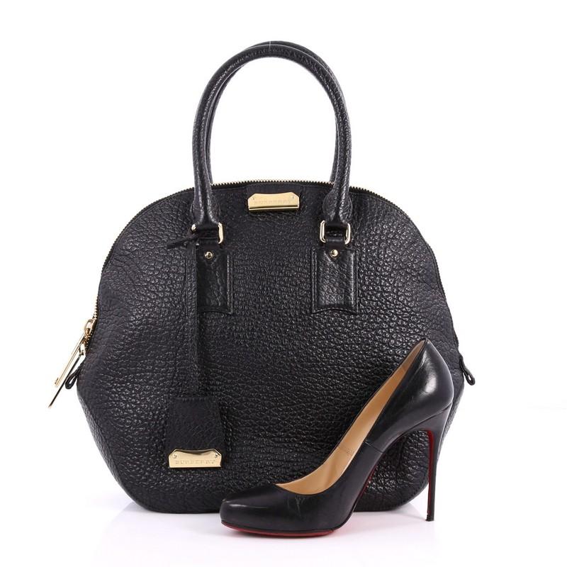 This authentic Burberry Orchard Bag Heritage Grained Leather Medium has a glamorous design with a roomy silhouette that is ideal for everyday use. Crafted from black grained leather, this vintage-inspired bag features dual-rolled leather handles,