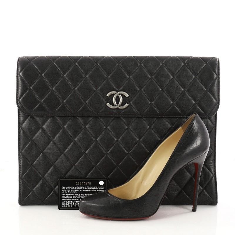 This authentic Chanel Flap Portfolio Clutch Quilted Calfskin Large is a marvelous clutch for both personal and professional use. Crafted from black quilted calfskin leather, this elegant portfolio features a front flap with Chanel CC logo and aged