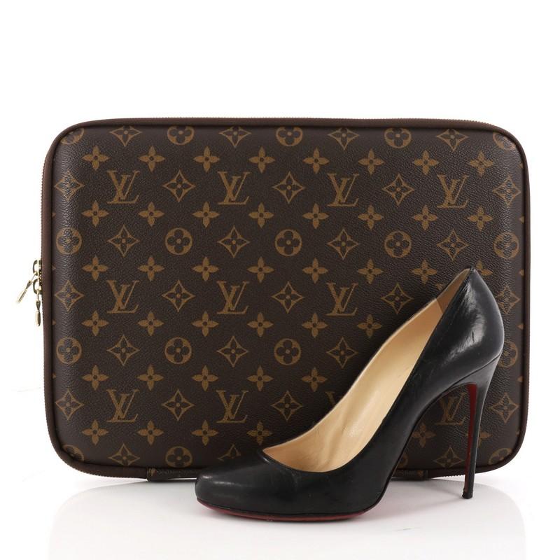 This authentic Louis Vuitton Laptop Sleeve Monogram Canvas 13 is perfect for holding your laptop. Crafted from brown monogram coated canvas, this stylish accessory features foam-lined protective laptop compartment, Louis Vuitton Inventeur signature