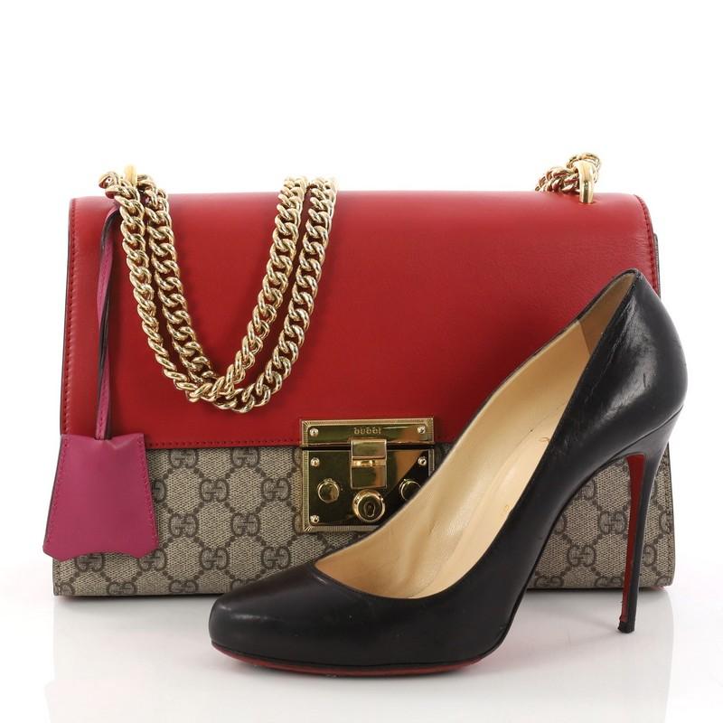 This authentic Gucci Padlock Shoulder Bag GG Coated Canvas and Leather Medium is elegant and luxurious perfect for day to night outs. Crafted in taupe GG canvas and red and fuchsia leather, this shoulder bag features chunky chain link strap,