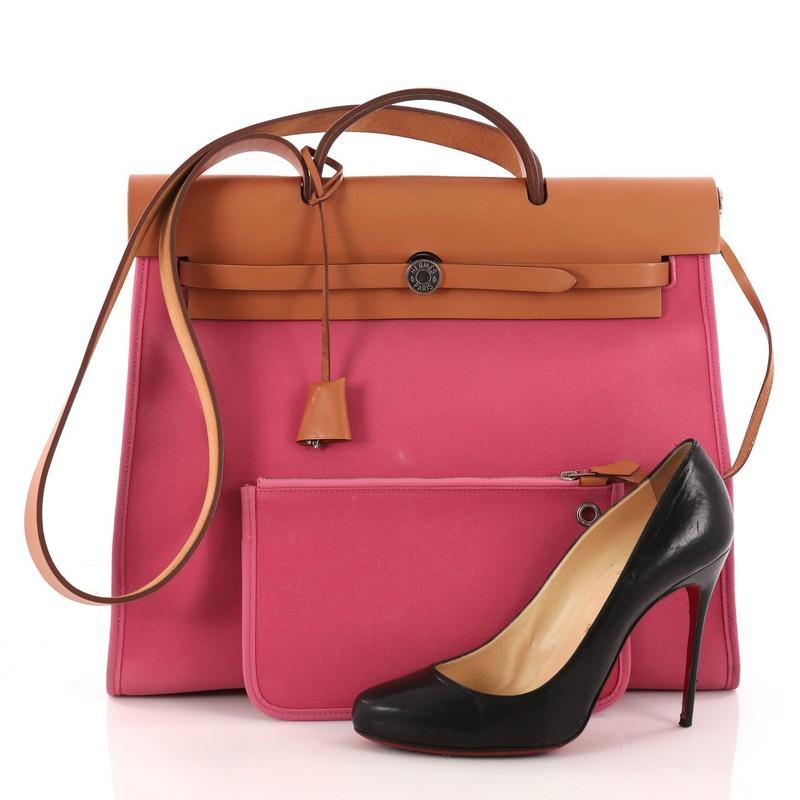 This authentic Hermes Herbag Zip Leather and Toile 39 showcases the brand's more subtle and care-free design perfect for everyday. Crafted in pink toile and natural vache hunter leather details, this stylish and functional bag features an external