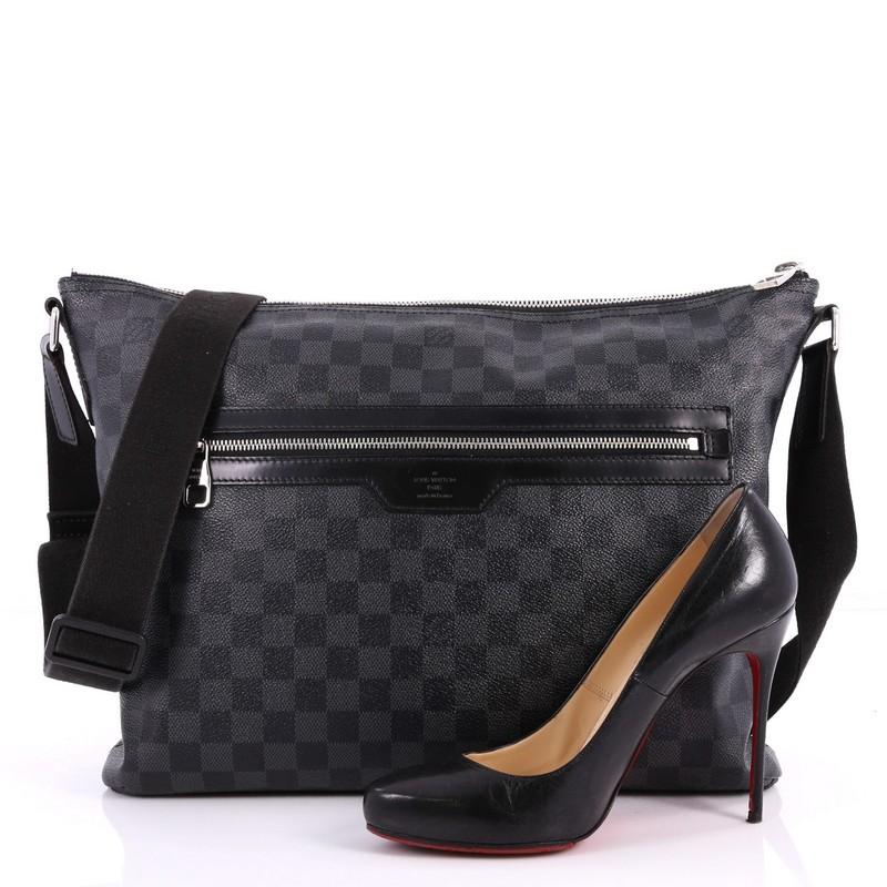 This authentic Louis Vuitton Mick Handbag Damier Graphite MM showcases an urban-city spirit, making it ideal for everyday excursions. Crafted from damier graphite coated canvas, this stylish messenger bag features an adjustable shoulder strap, black