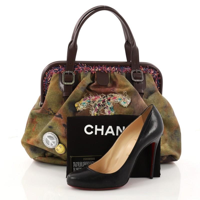 This authentic Chanel On The Pavements Graffiti Bowling Bag Canvas exudes a contemporary styling with a unique 70s-inspired twist. Constructed from green canvas with a hand-written graffiti and spray-painted design, this bowling bag features central