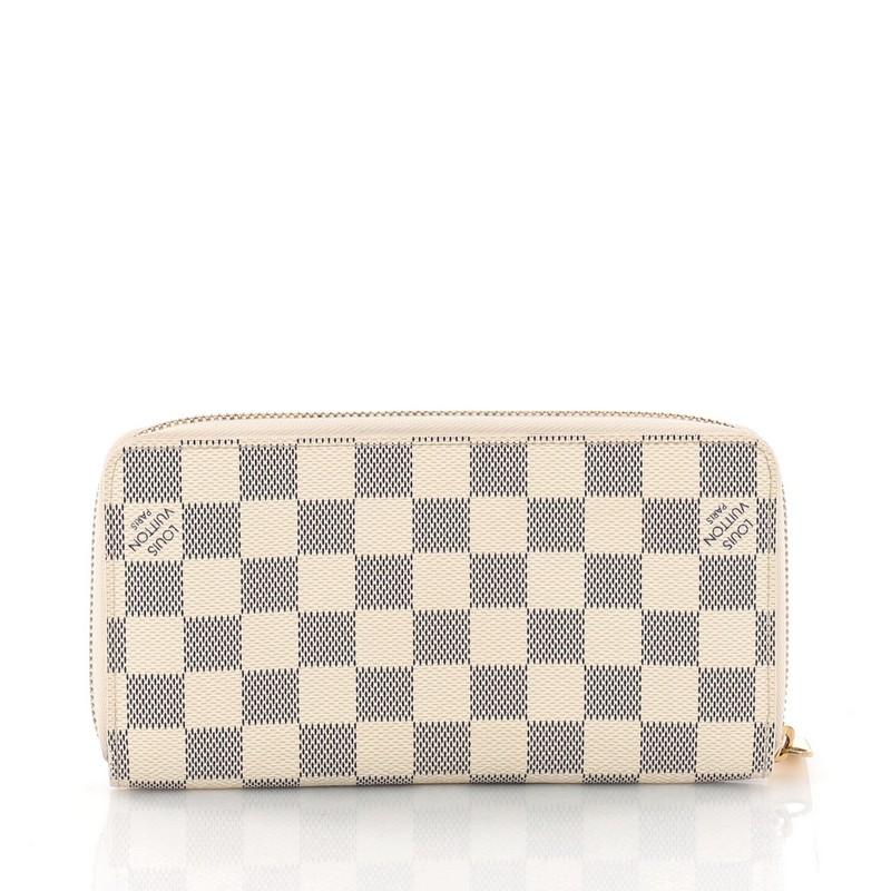 Louis Vuitton Zippy Wallet Damier  In Good Condition In NY, NY