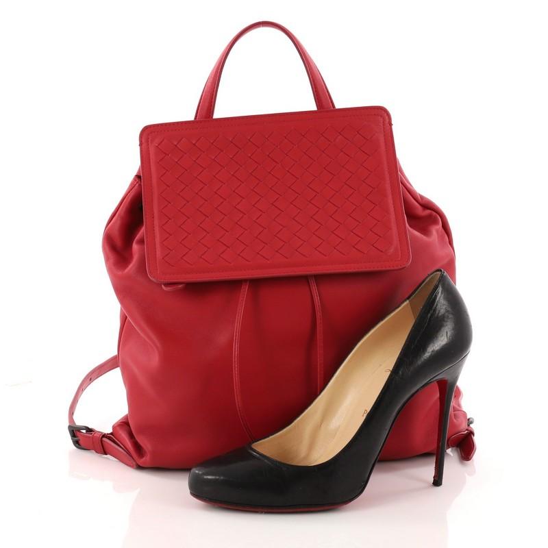 This authentic Bottega Veneta Backpack Leather with Intrecciato Medium is a perfect bag for on-the go moments. Crated in re leather, this bag features adjustable shoulder straps, front flap with intrecciato detailing and gunmetal-tone hardware