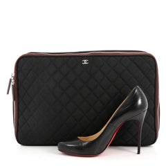 Chanel - Pochette pour ordinateur portable en nylon matelassé