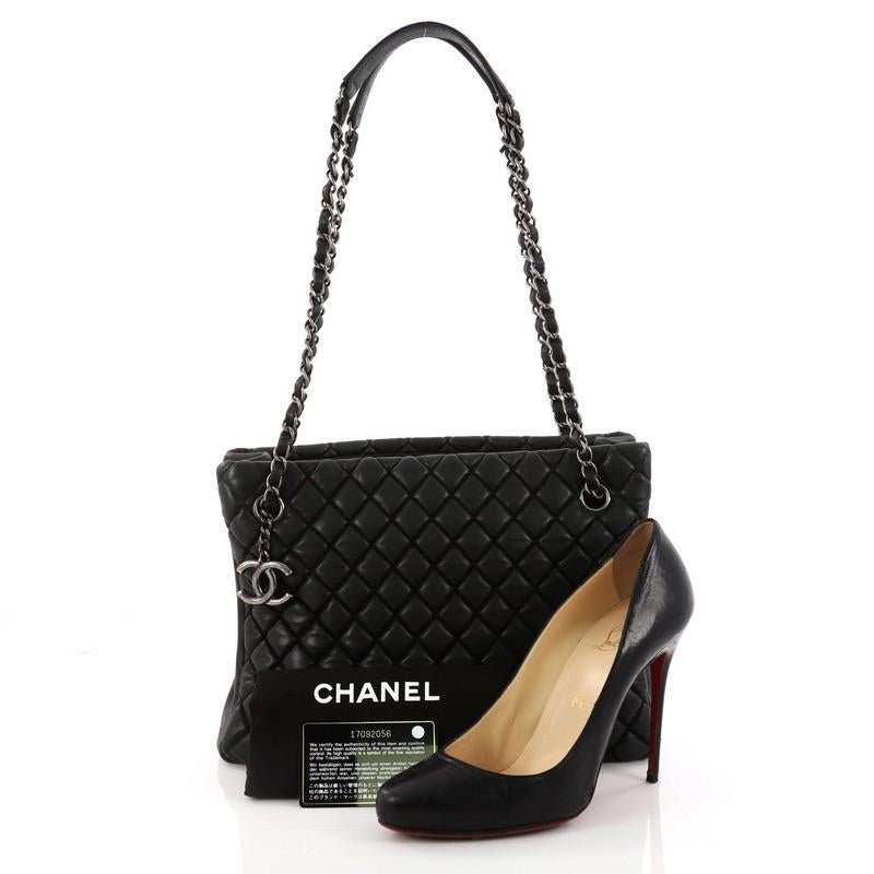 This authentic Chanel New Bubble Tote Quilted Calfskin Small is perfect for everyday use with its modern and luxurious style. Crafted from black calfskin leather, this tote features puffy diamond quilting, dual woven-in leather chain link straps
