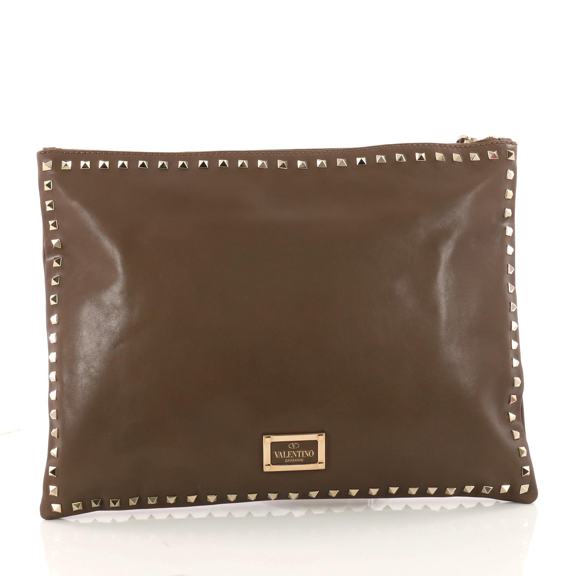Valentino Rockstud Pouch Leather Oversized In Good Condition In NY, NY