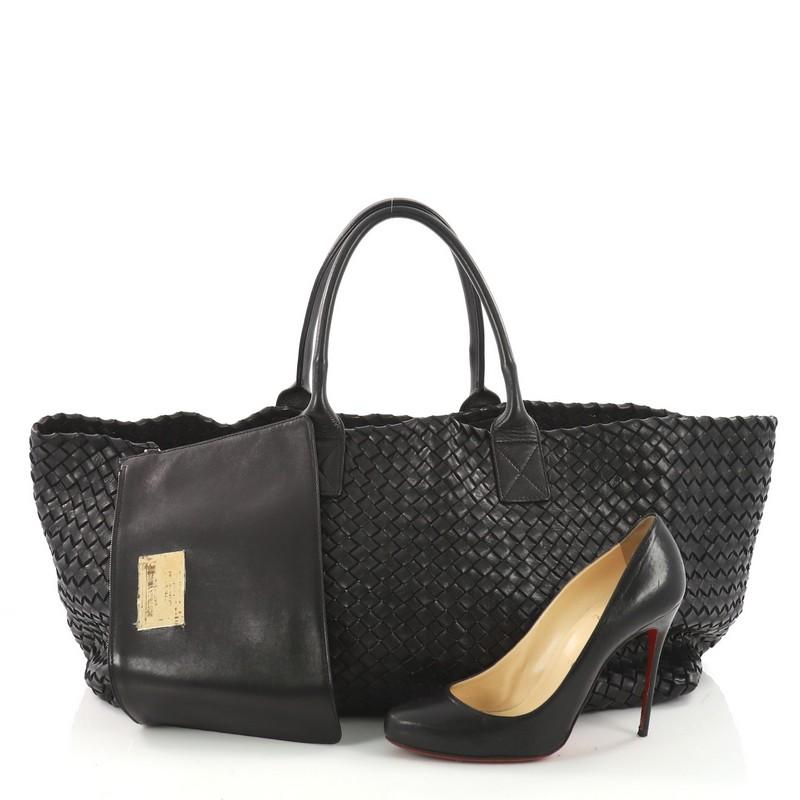 This authentic Bottega Veneta Cabat Tote Intrecciato Nappa Large is a statement piece you can surely take from day to night. Beautifully crafted in black leather in Bottega Veneta's signature intrecciato woven method, this oversized stylish tote