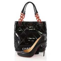 Chanel Vintage Harz Kette Einkaufstasche Perforiertes Lackleder Klein