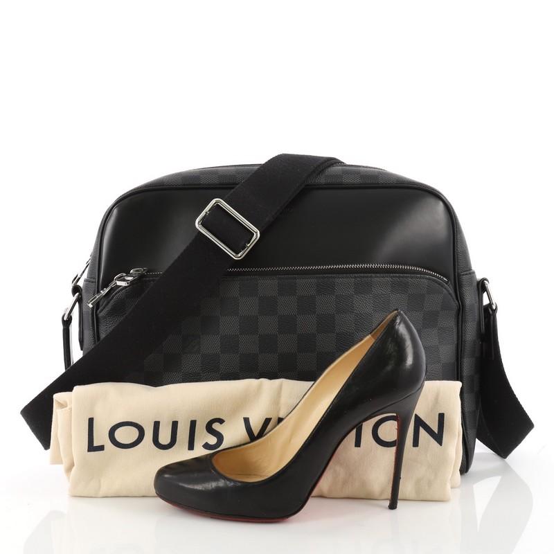 This authentic Louis Vuitton Dayton Reporter Damier Graphite MM is from the brand's 2016 Collection. Crafted in damier graphite coated canvas, this chic bag features adjustable canvas shoulder strap, exterior back zip pock, exterior back slip pocket