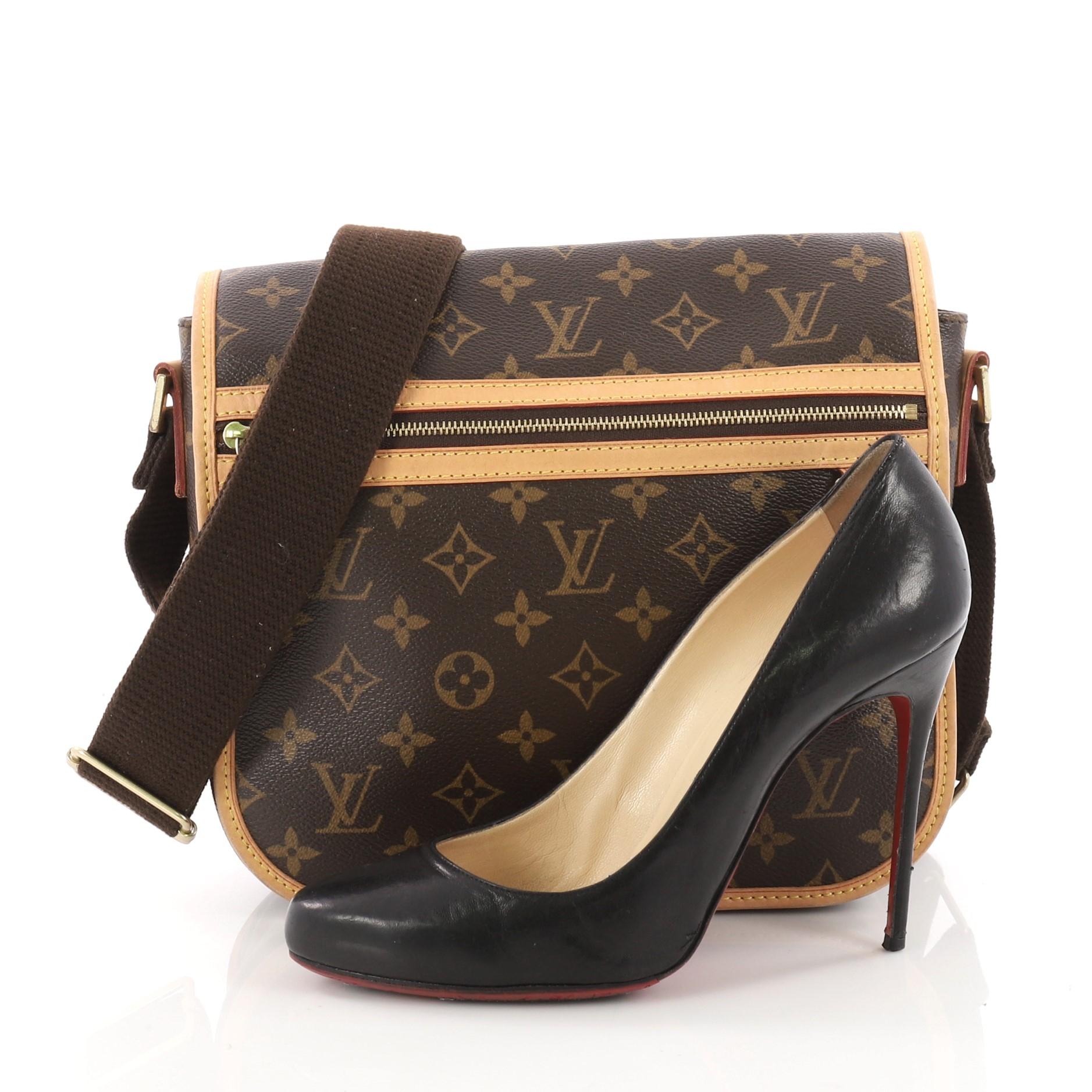 This authentic Louis Vuitton Bosphore Messenger Bag Monogram Canvas PM is perfect for daily or work excursions. Crafted in brown monogram coated canvas trimmed with natural cowhide leather, this stylish messenger bag features a full-frontal flap