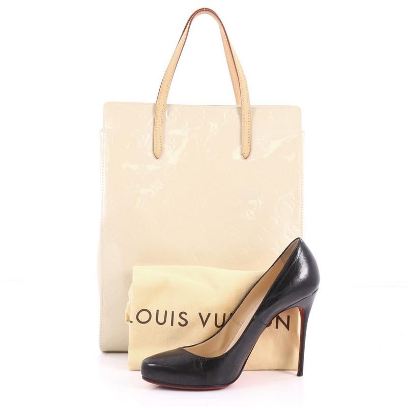 This authentic Louis Vuitton Catalina Handbag Monogram Vernis North South is a chic and luxurious bag perfect to add to your collection. Crafted from beige monogram vernis leather, this sophisticated bag features dual vachetta cowhide leather