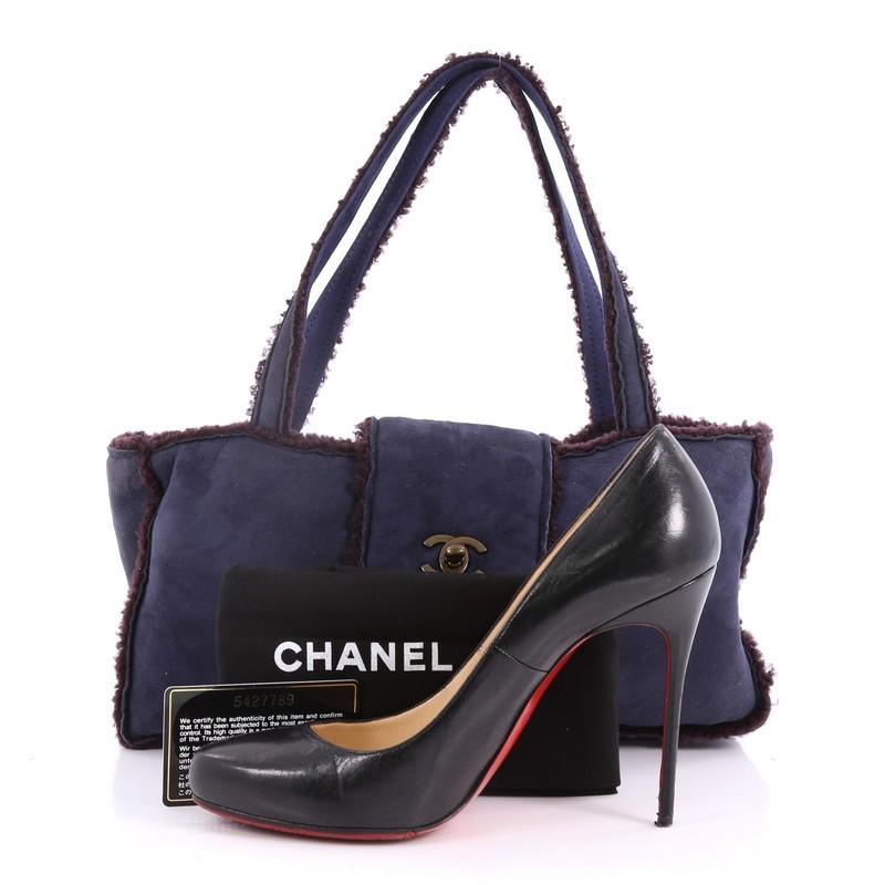 This authentic Chanel Vintage East West Tote Shearling and Suede is the perfect luxe companion for the modern woman. Crafted blue suede and purple shearling, this luxurious tote features dual top shoulder strap and brass-tone hardware accents. Its