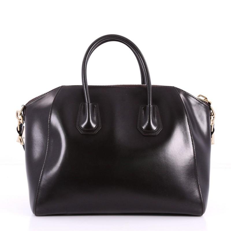 Givenchy Antigona Bag Glazed Leather Medium In Good Condition In NY, NY