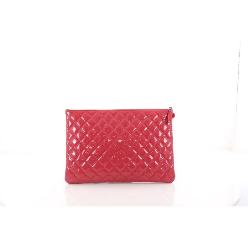 Chanel Valentine Hearts O Case Clutch Quilted Patent Large  In Good Condition In NY, NY