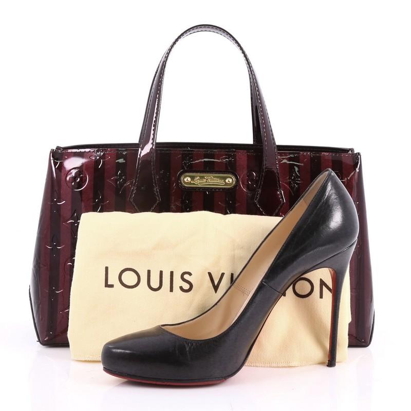 This authentic Louis Vuitton Wilshire Handbag Limited Edition Monogram Vernis Rayures PM is perfect for fashionistas on-the-go. Crafted from burgundy striped monogram embossed vernis rayures leather, this classy bag features dual flat patent leather