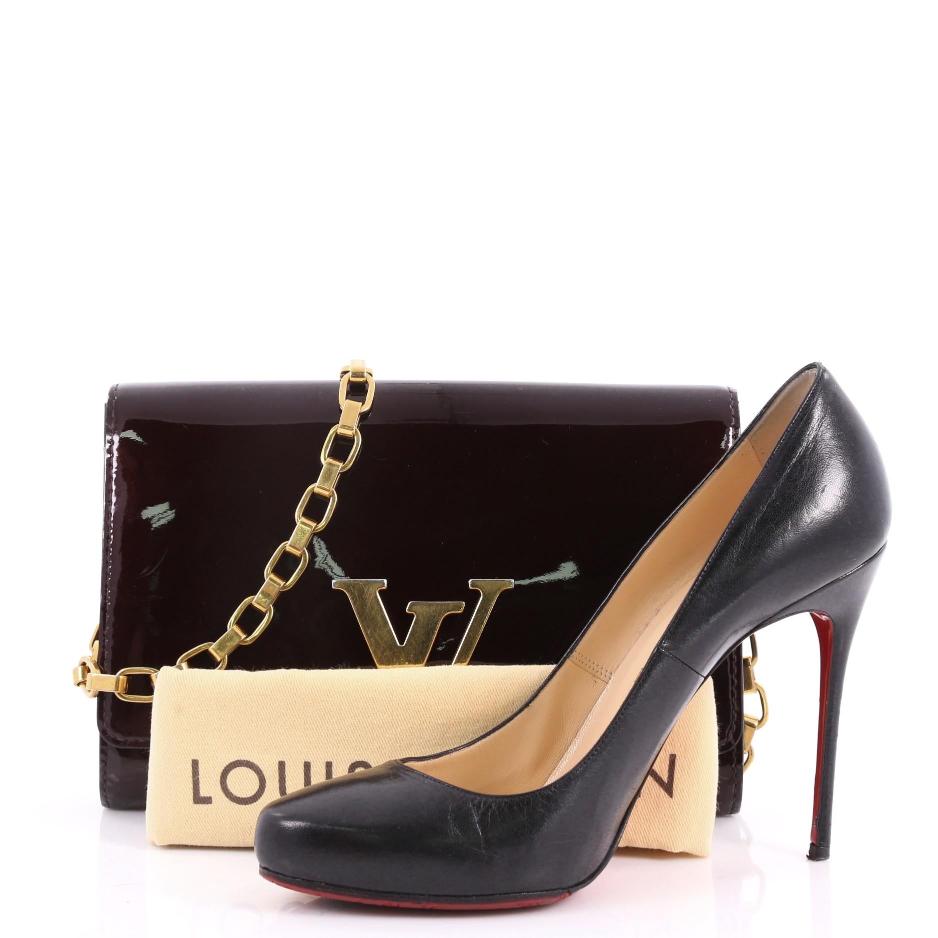 This authentic Louis Vuitton Chain Louise Clutch Patent GM is perfect everyday use. Crafted in maroon patent leather, this modern chain clutch features an oversized gold LV logo flip lock clasp closure in a sleek design, gold chain strap and