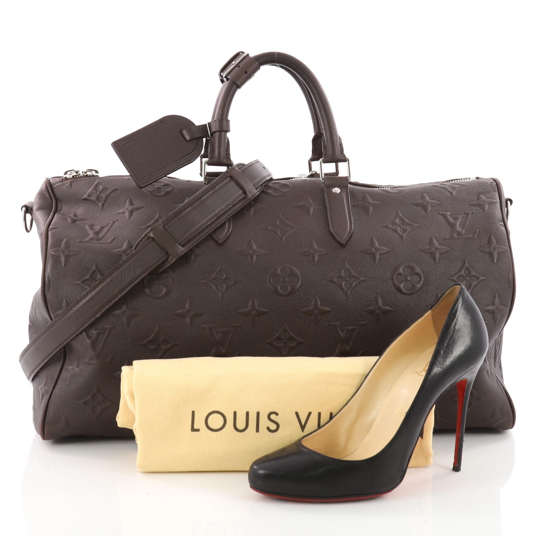 This authentic Louis Vuitton Keepall Bandouliere Bag Monogram Revelation 45 is the perfect purchase for a weekend trip, and can be effortlessly paired with any outfit from casual to formal. Crafted in brown monogram embossed calf leather, this