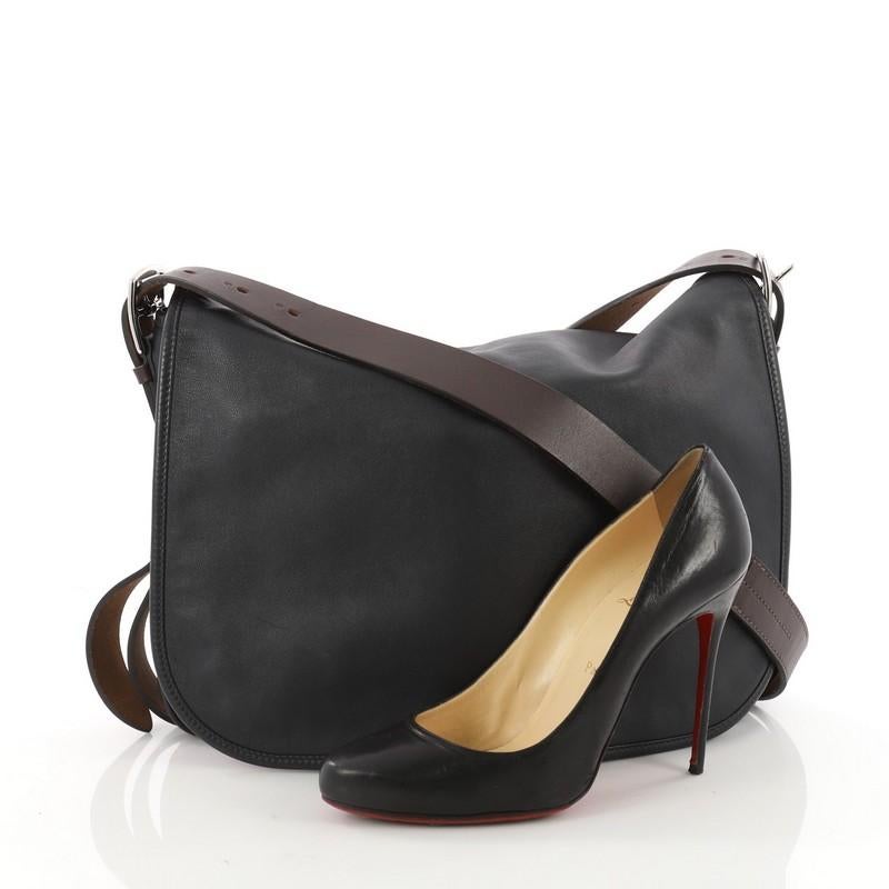 This authentic Hermes Barda Messenger Bag Veau Sikkim 35 is simple, elegant and will coordinate nicely with everything in your wardrobe. Crafted from supple black nior veau sikkim leather, this understated messenger bag features an adjustable